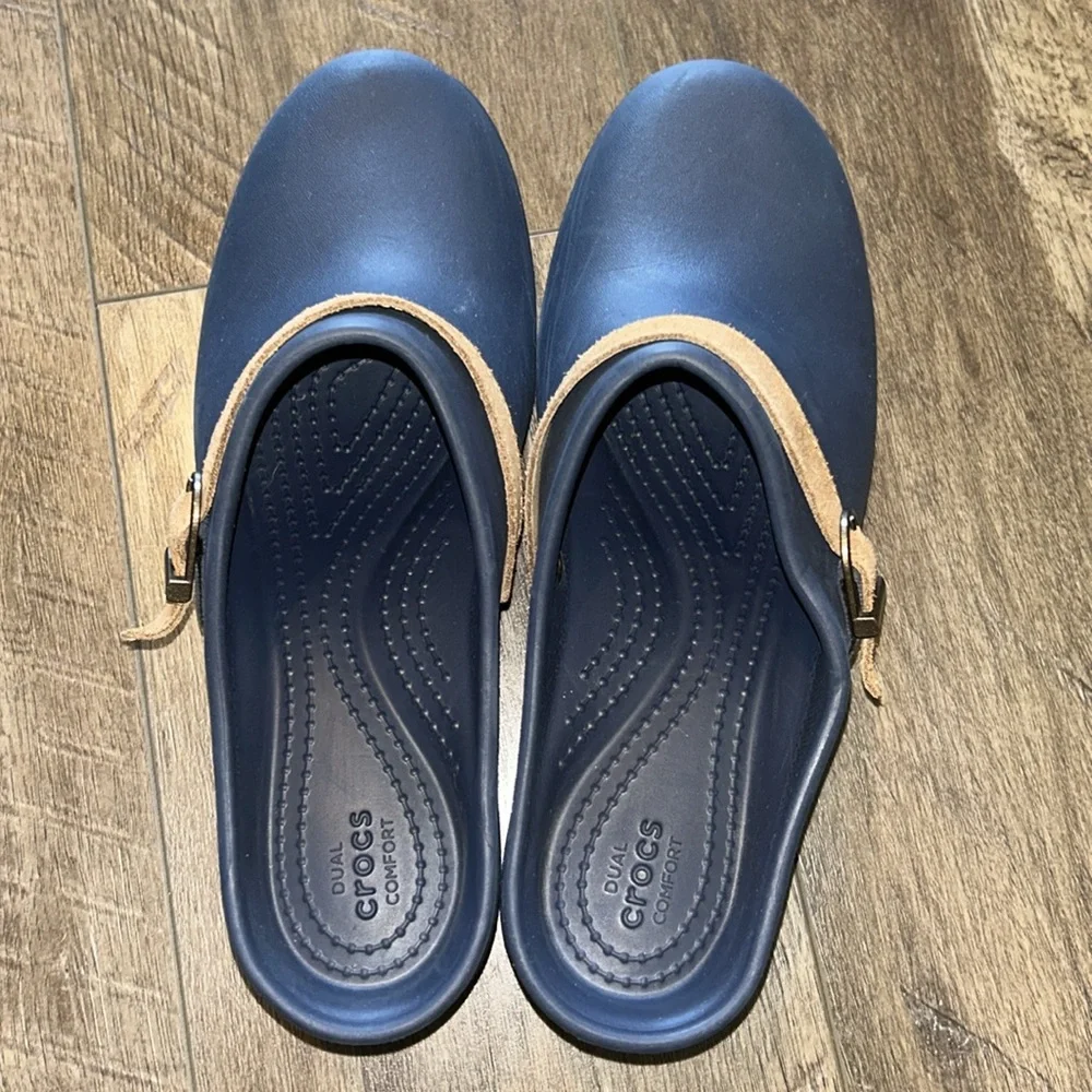 CROCS "SARAH" CLOG MULE DUAL COMFORT NAVY SIZE 8 - Picture 4 of 7